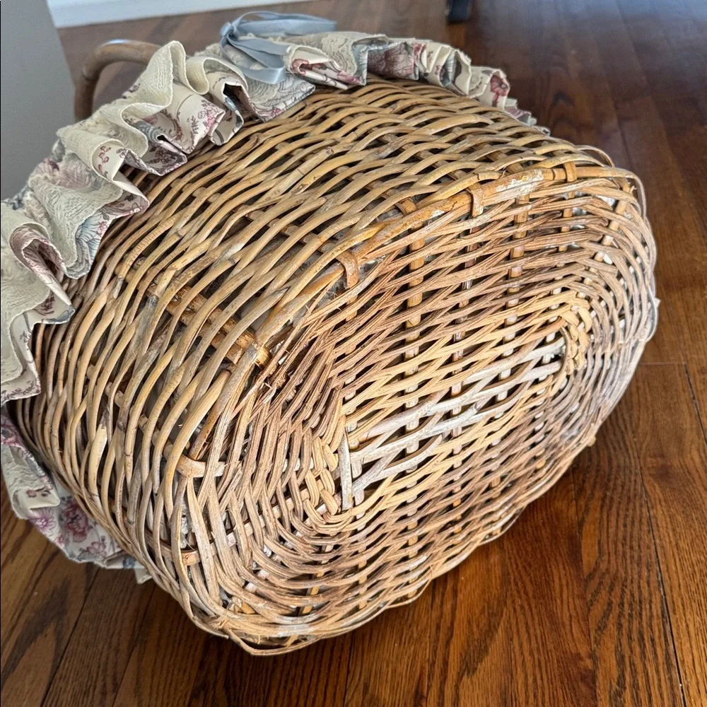 LONGABERGER VINTAGE BASKET WITH BLOSSOMS LINER